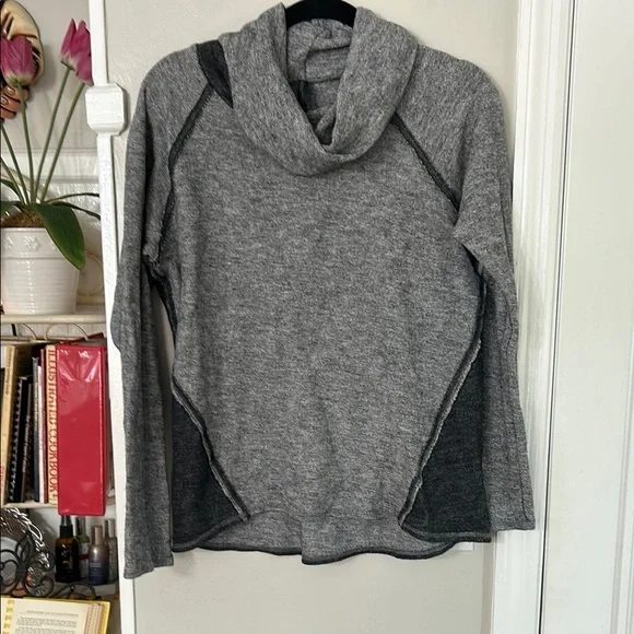 KUHL Women's Viola Nova Pullover Cowl Neck Gray XL - Picture 2 of 8